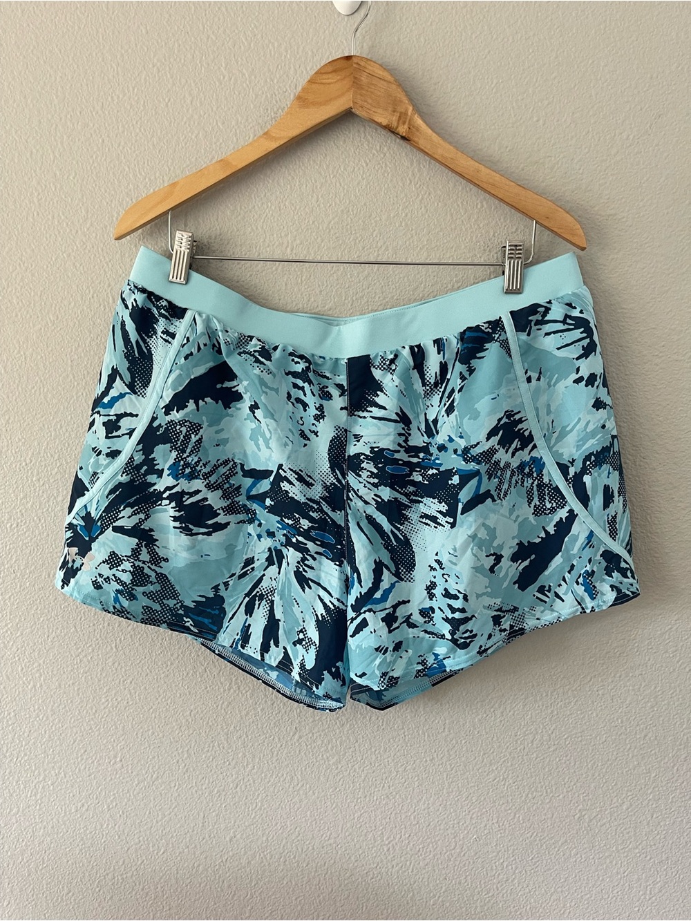 Under Armour heatgear athletic shorts blue/navy abstract print size XL